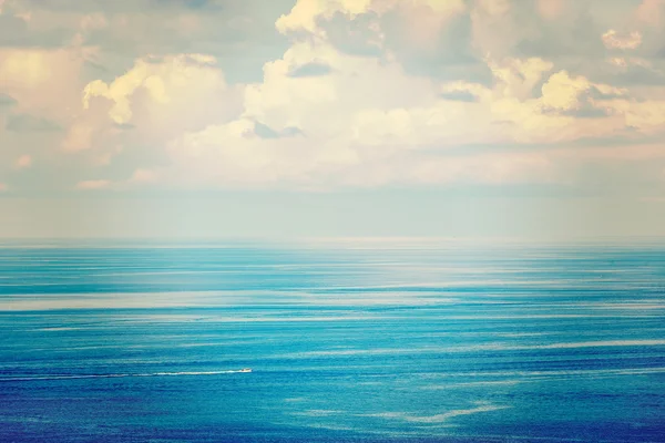 Speeding boat in sea — Stock Photo, Image