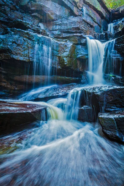 Tropische waterval — Stockfoto