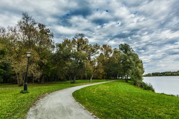 Path in autumn park — Stock Photo, Image