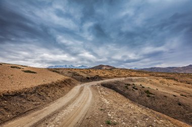 Himalayalar 'da yol