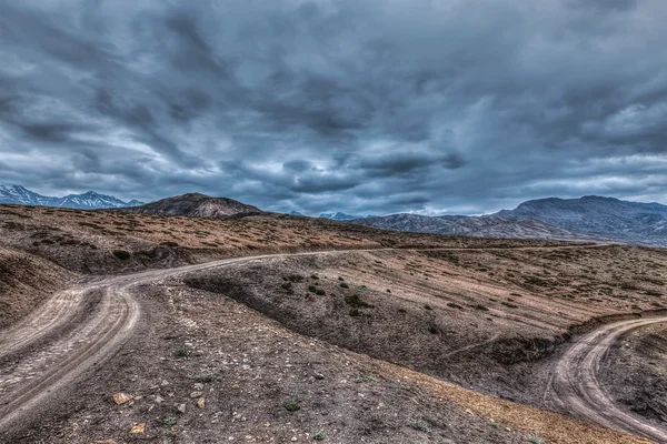 Himalayalar 'da yol — Stok fotoğraf