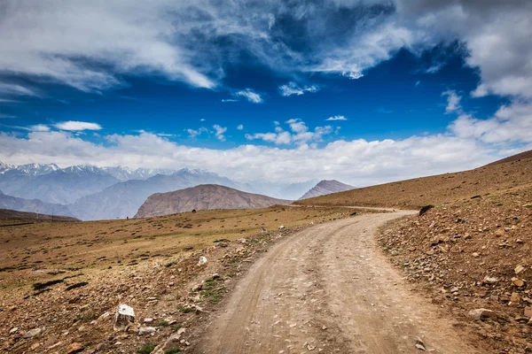 Droga w Himalajach — Zdjęcie stockowe