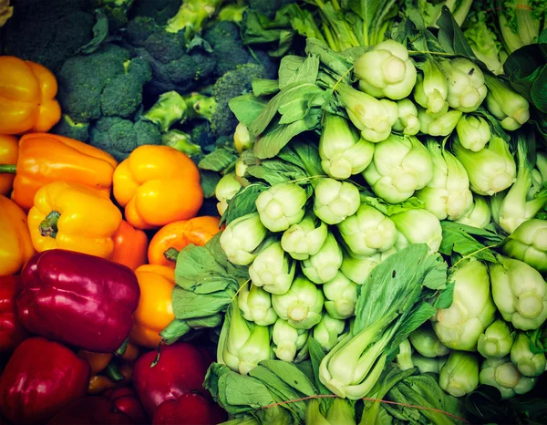 Primeros planos de las verduras en el mercado asiático —  Fotos de Stock