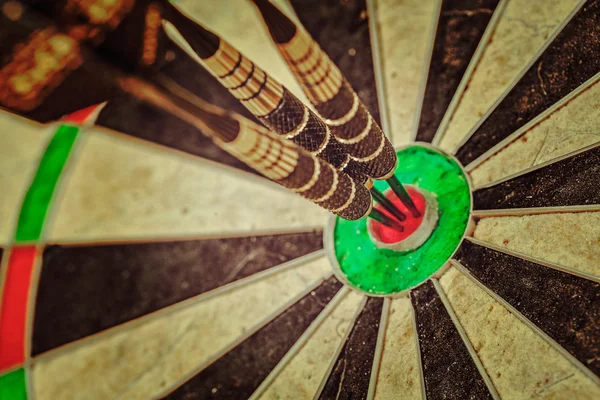 Bullseye, üç ok yakın çekim — Stok fotoğraf