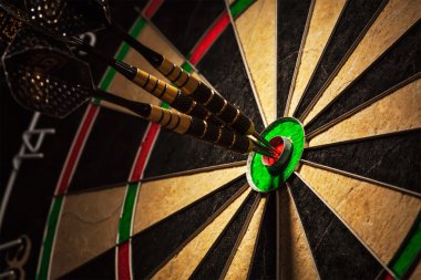 Bullseye, üç ok yakın çekim