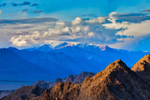 Himalayas mountains on sunset — Stock Photo, Image