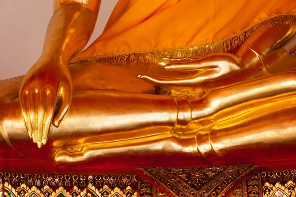 Sittande buddha staty detaljer, thailand — Stockfoto