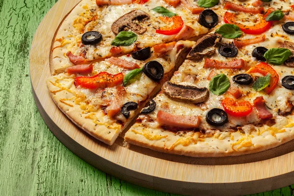 Schinkenpizza — Stockfoto