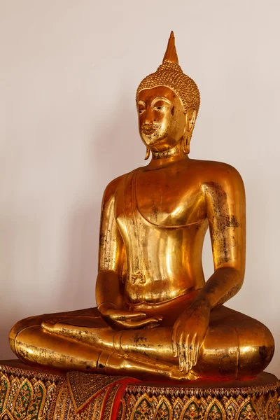 Ülő Buddha szobor közelről, Thaiföld — Stock Fotó