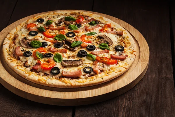 Schinkenpizza — Stockfoto