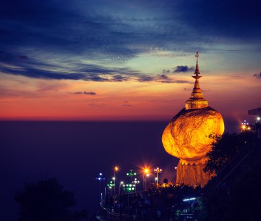 altın rock - kyaiktiyo pagoda, myanmar