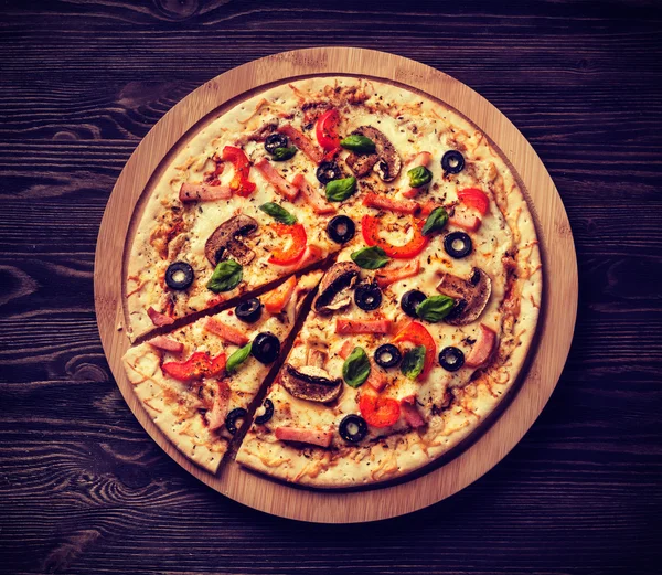 Schinkenpizza — Stockfoto