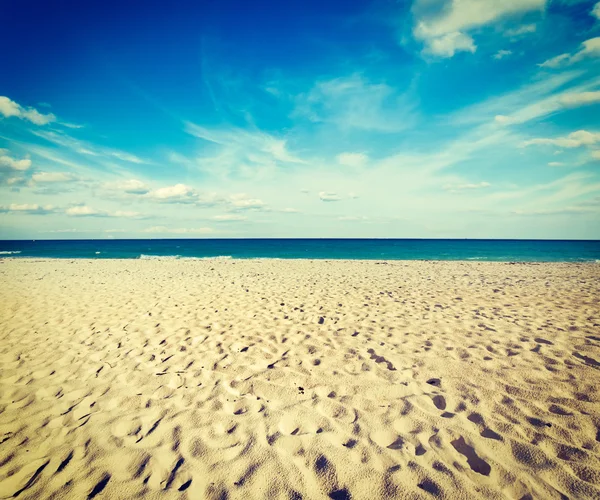 Beautiful beach and sea — Stock Photo, Image