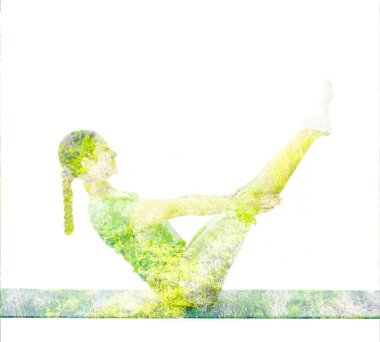 Yoga asana yaparken kadın görüntüsünü çift pozlama
