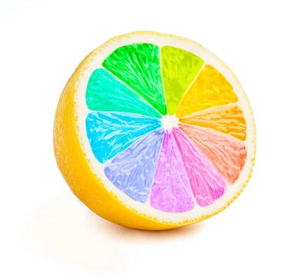 Citron skär halv bit med färghjulet isolerade — Stockfoto