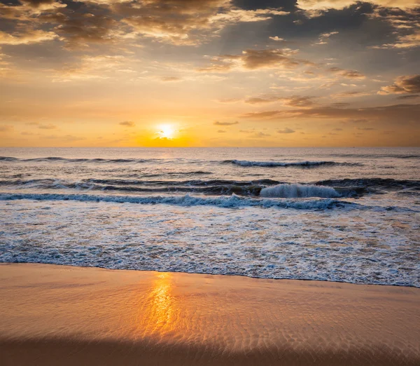 Soluppgång på stranden — Stockfoto