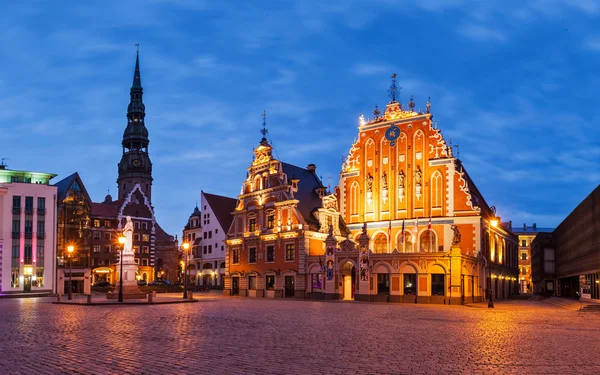 Panoráma Riga Városháza tér és a Feketefejűek háza St. — Stock Fotó