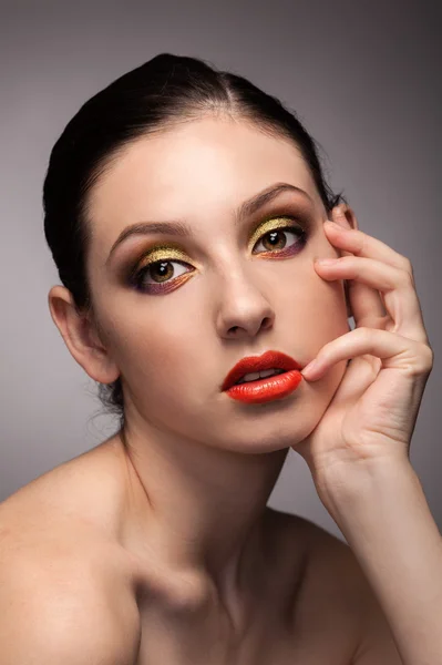 Portrait of beautiful young woman with fresh clean skin — Stock Photo, Image