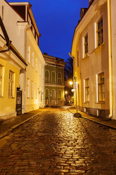 Rue Tallinn dans la nuit, Estonie — Photo