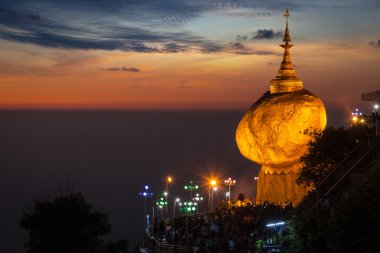 altın rock - kyaiktiyo pagoda, myanmar