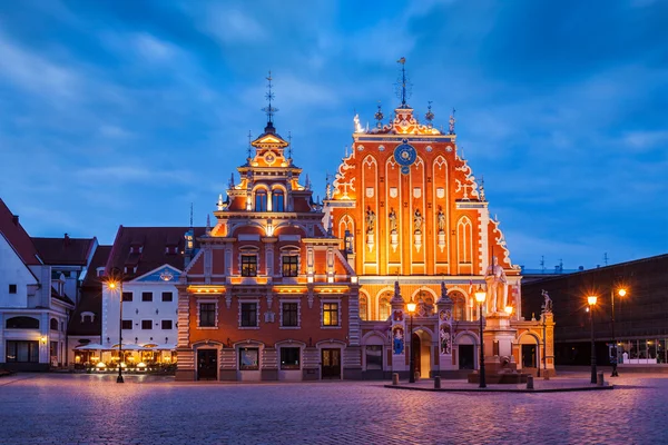 Riga Town Hall Square, House of the Blackheads and St. Peters C — Stock Photo, Image
