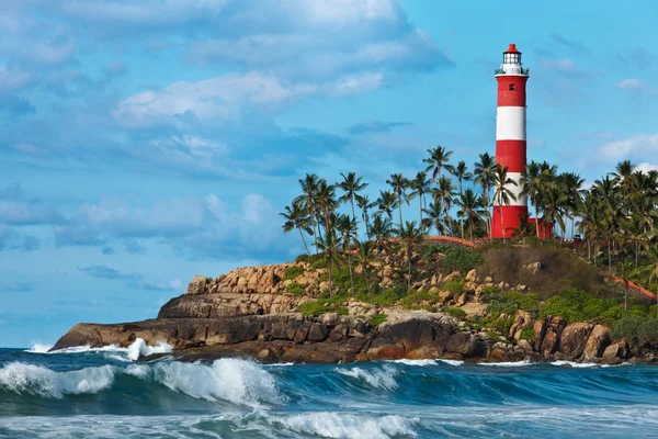 Farol no penhasco — Fotografia de Stock