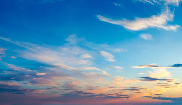 Cielo serale con nuvole — Foto Stock