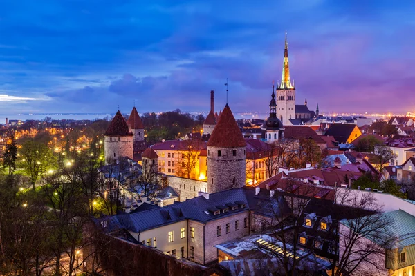 Tallin Casco antiguo medieval, Estonia — Foto de Stock