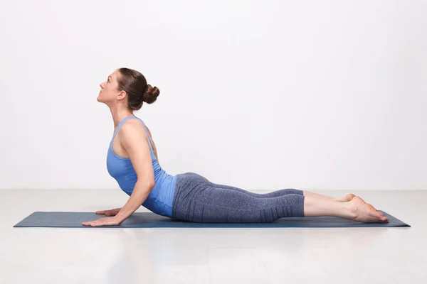 Sporty fit yogini woman practices yoga asana bhujangasana — Stock Photo, Image