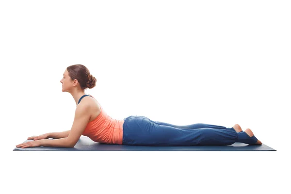 Sporty fit yogini woman practices yoga asana salamba bhujangasan — Stock fotografie