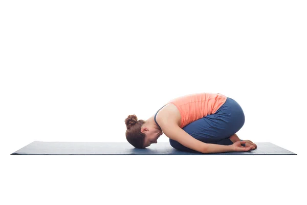 Beautiful sporty fit yogi girl practices yoga asana balasana — Stock Photo, Image