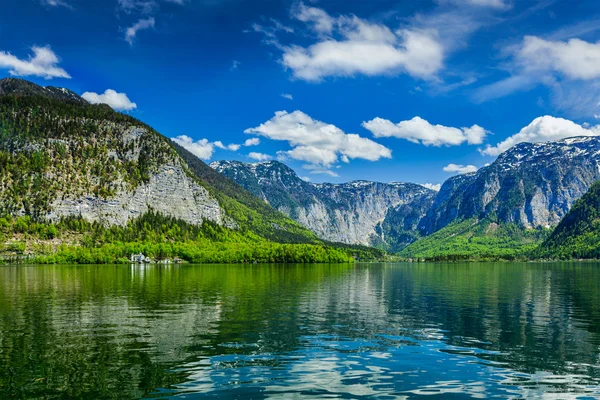 Hallstatter Veja lago de montanha na Áustria — Fotografia de Stock