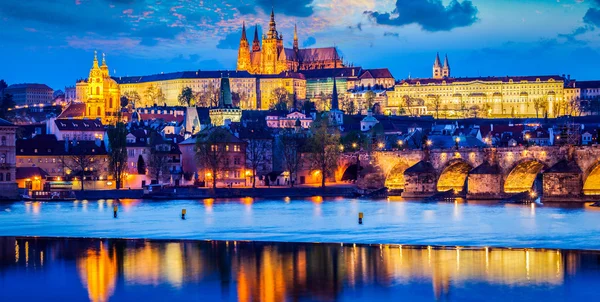 布拉格城堡在暮光之城 — 图库照片