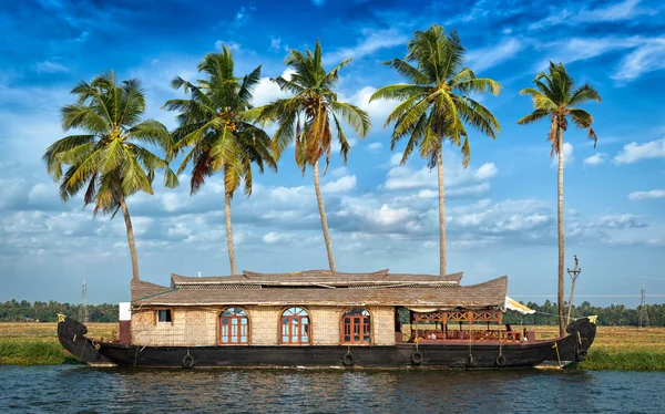 Casa galleggiante sul backwaters del kerala, india — Foto Stock