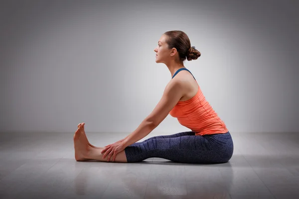 Woman in Ashtanga Vinyasa yoga back bending asana — Stock Photo, Image