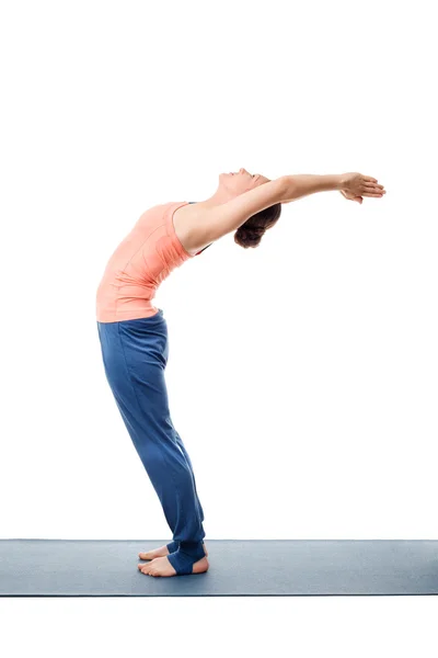 Sporty fit woman practices yoga asana Anuvittasana — Stock Photo, Image