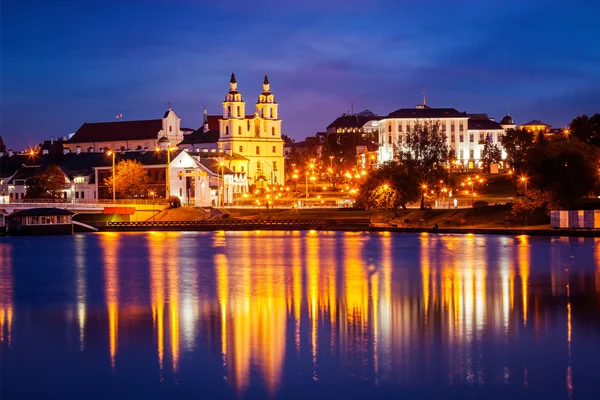 Vista noturna da paisagem urbana de Minsk — Fotografia de Stock