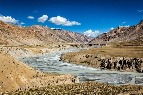Гималайский пейзаж в Гималаях — стоковое фото