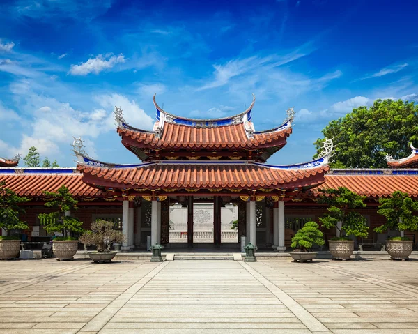 Portões do Mosteiro de Lian Shan Shuang Lin — Fotografia de Stock