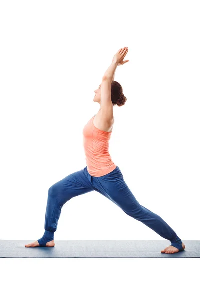 Woman practices yoga asana utthita Virabhadras — Stock Photo, Image