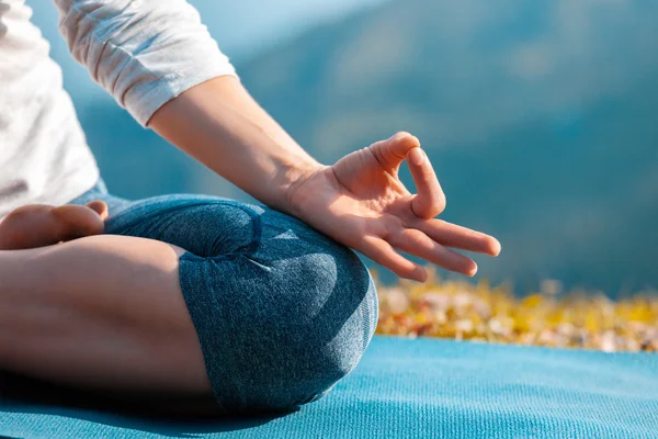 Nahaufnahme Padmasana Lotus Pose — Stockfoto