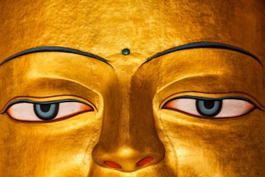 Sakyamuni'nin Buddha heykeli yüz yakın çekim