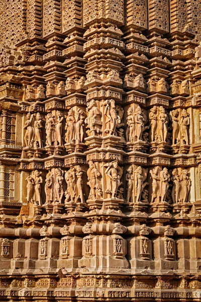 Khajuraho tapınak üzerine heykeller — Stok fotoğraf