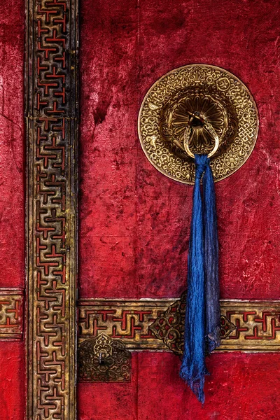 Дверь монастыря Спитак. Ладакх, Индия — стоковое фото
