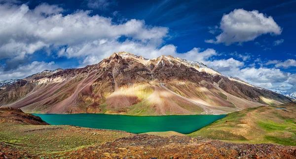 Himalayalar gölde Chandra Tal — Stok fotoğraf