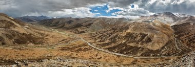 Mountain pass in Himalayas along the Leh-Manali clipart