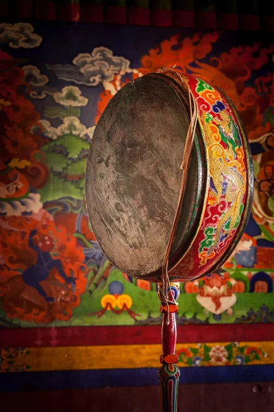 Gong trumma i Spituk kloster. Ladadkh, Indien — Stockfoto