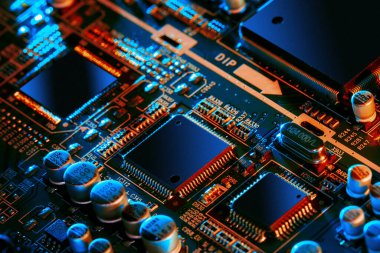 Elektronik devre kartı kapanıyor.