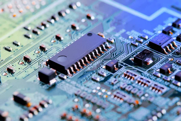 Elektronik devre kartı kapanıyor.