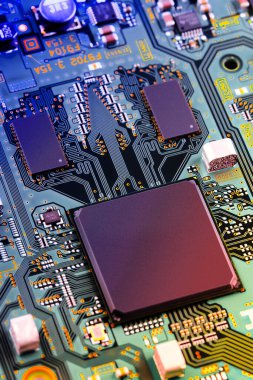 Elektronik devre kartı kapanıyor.